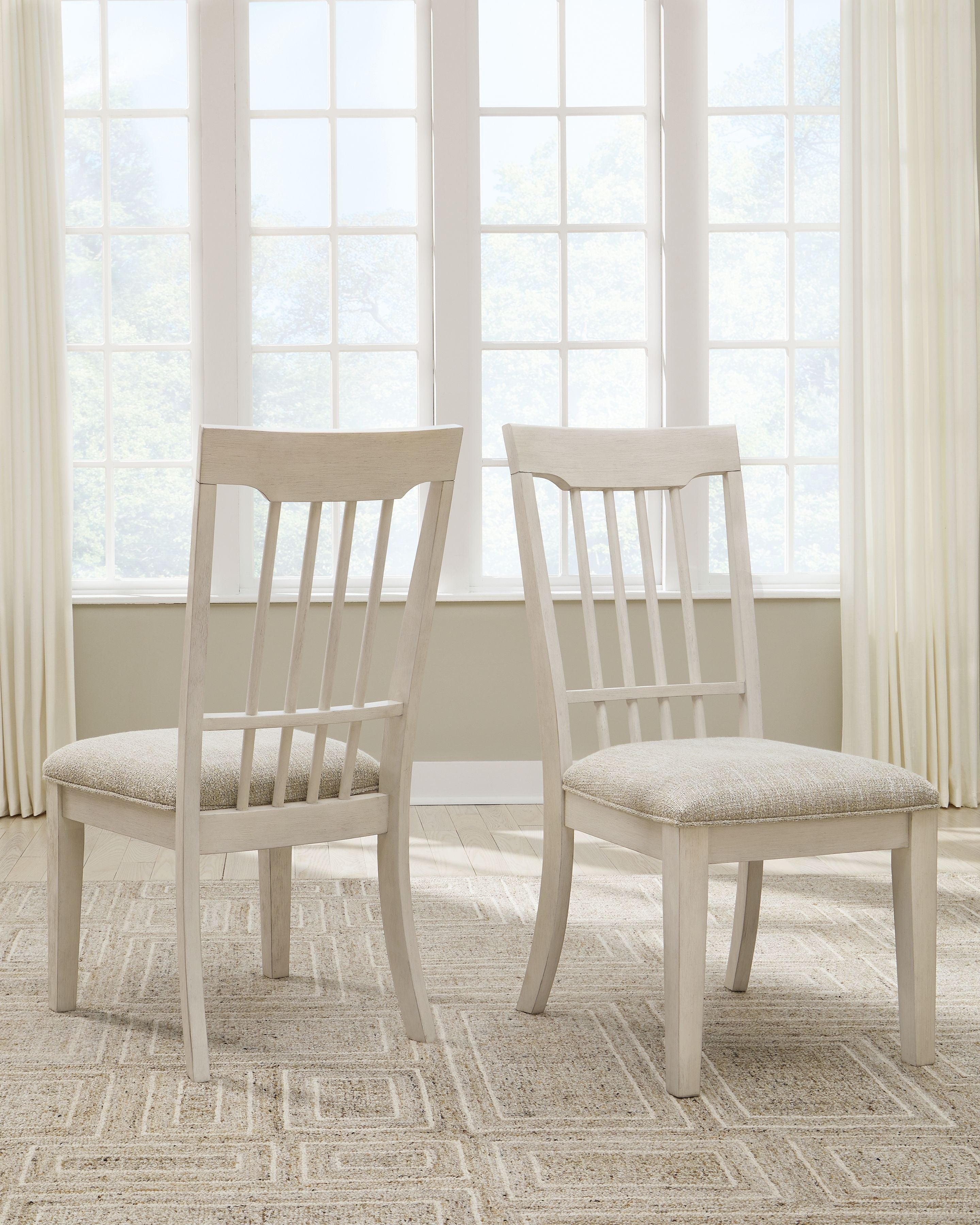 Shaybrock - Chaises de salle à manger rembourrées blanc antique/marron (lot de 2)