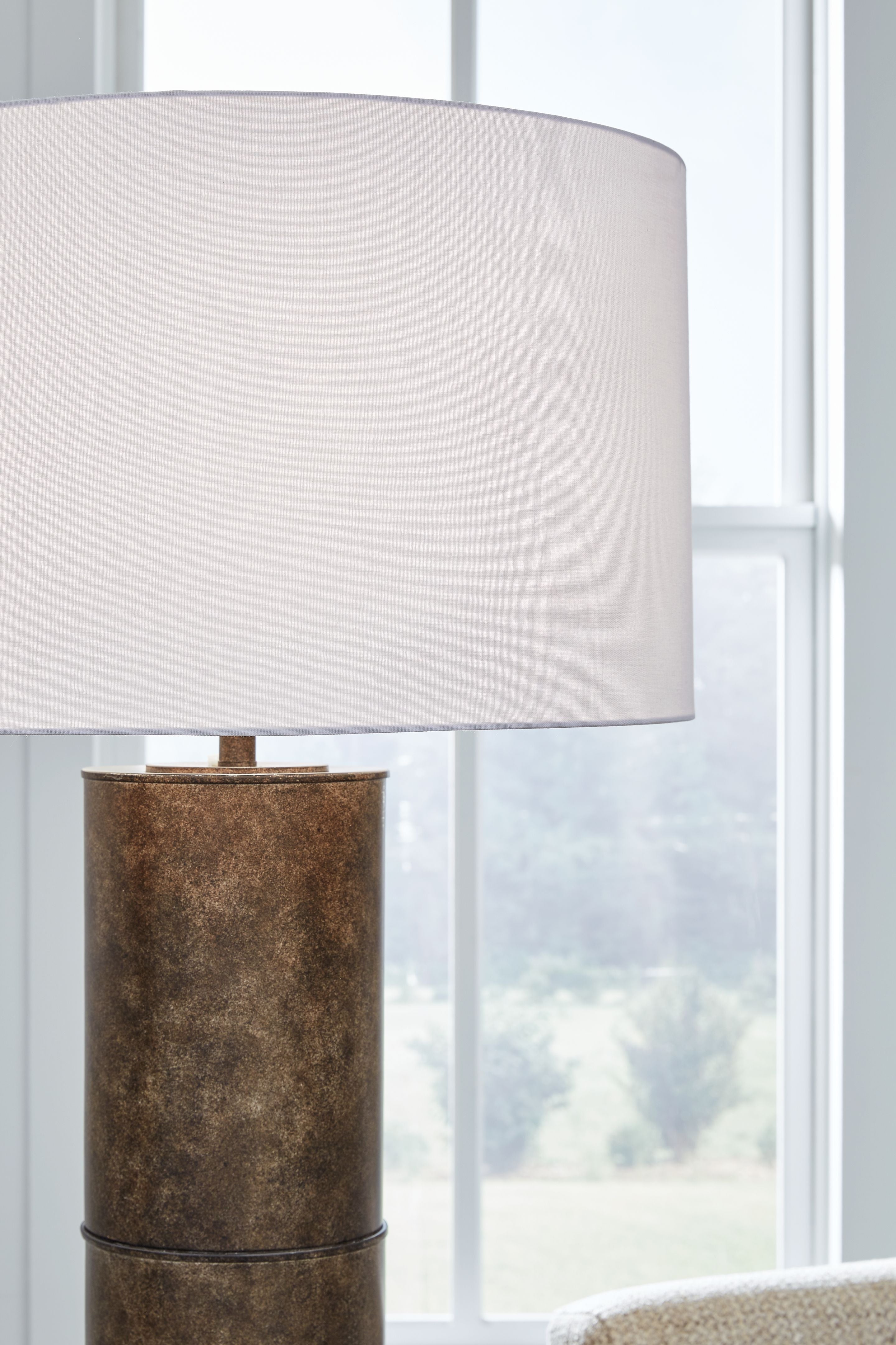Jebson - Lampadaire en métal finition bronze foncé