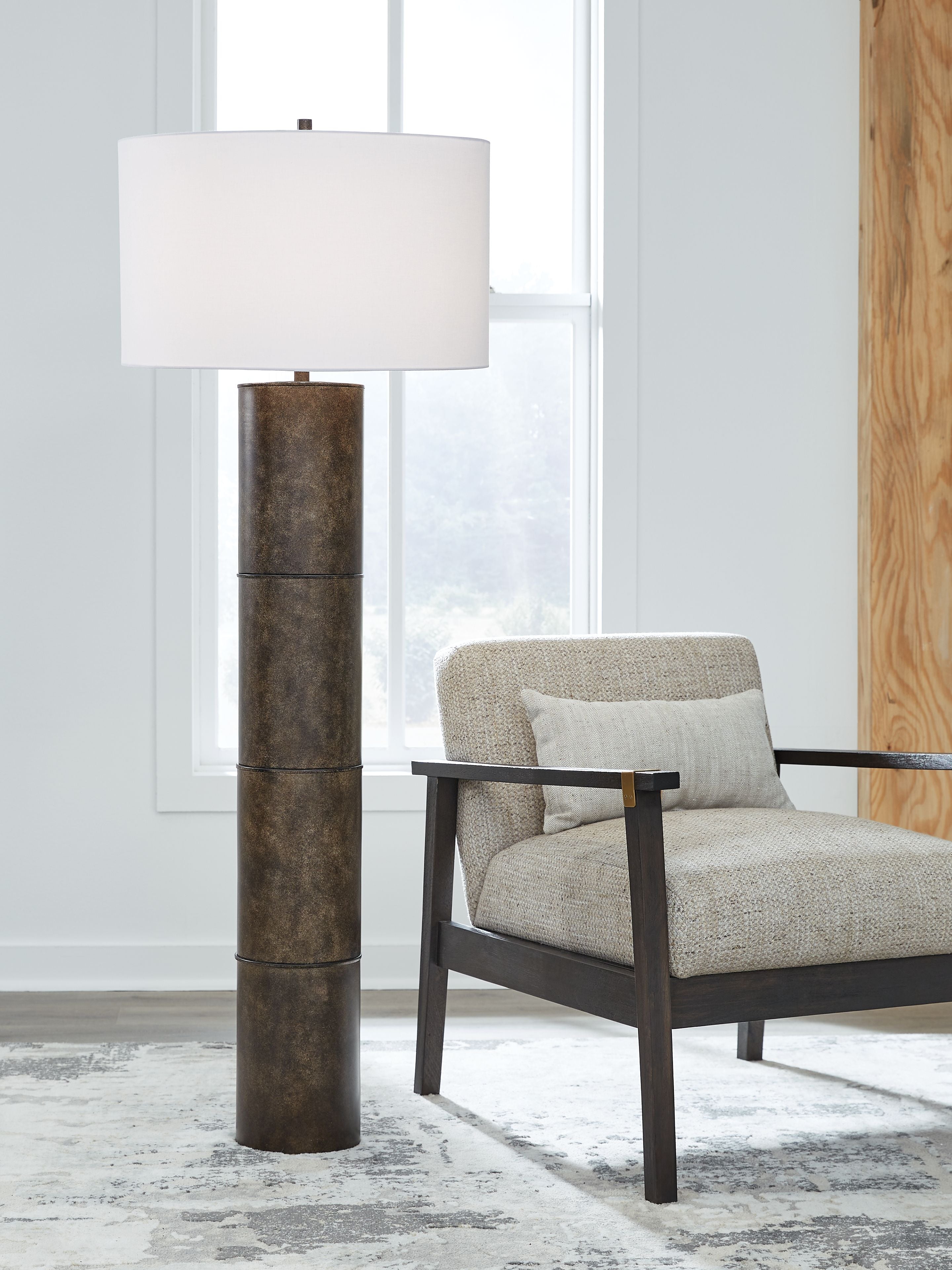 Jebson - Lampadaire en métal finition bronze foncé