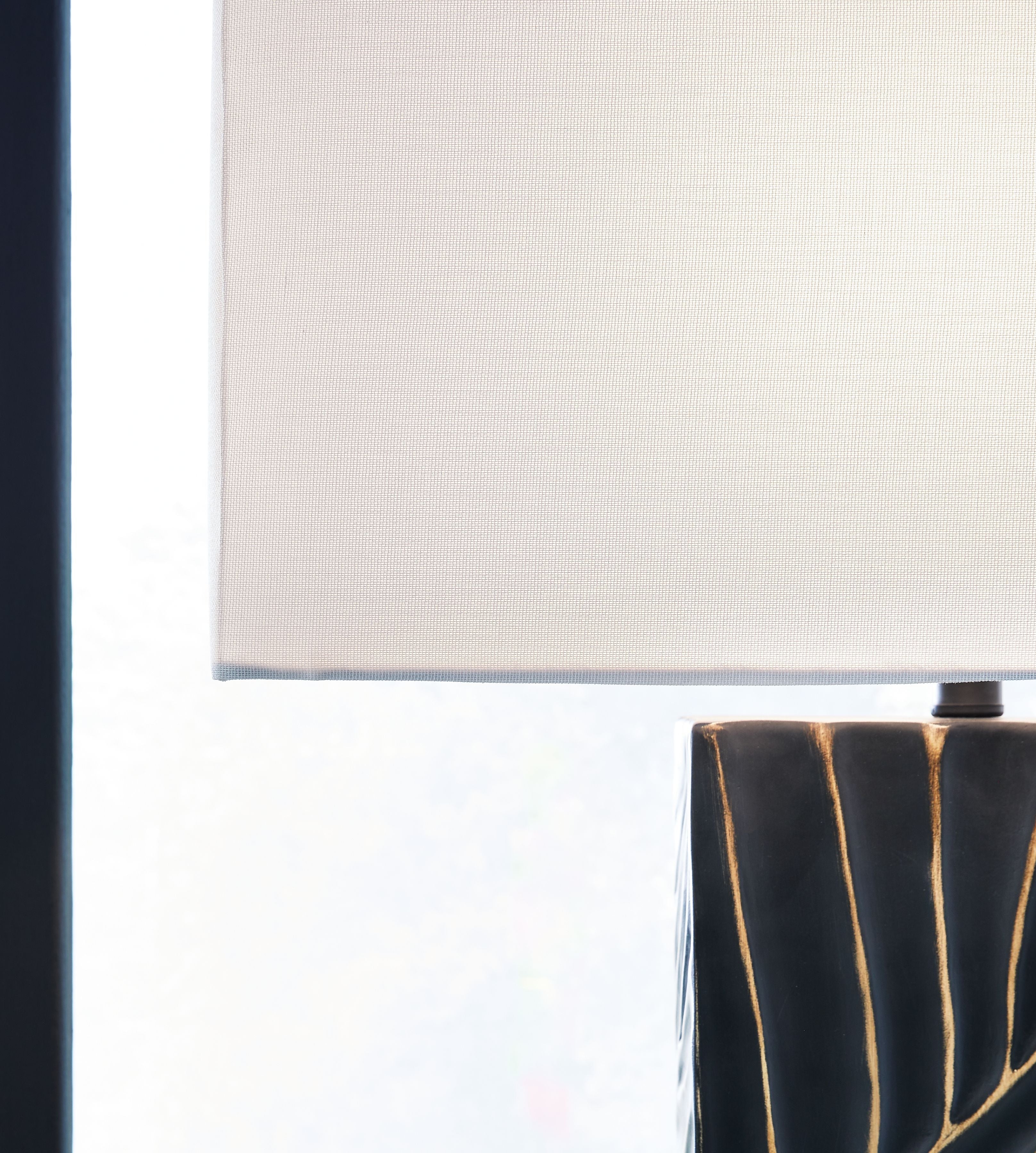 Bartlen - Finition noire/dorée - Lampe de table en poly