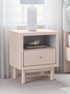 Wistenpine - Blush - Table de chevet à un tiroir