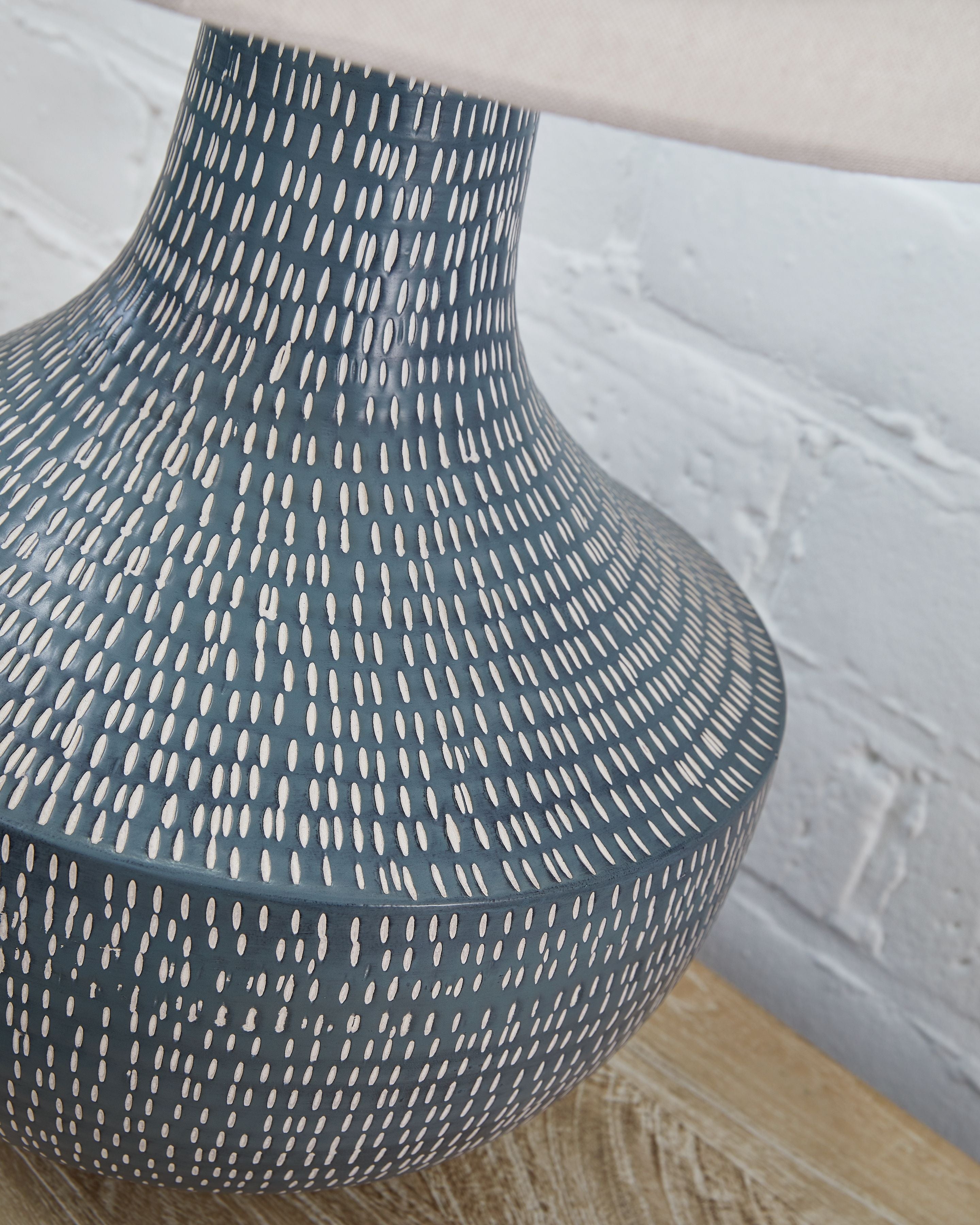 Schylarmont - Lampe de table en métal gris antique / blanc