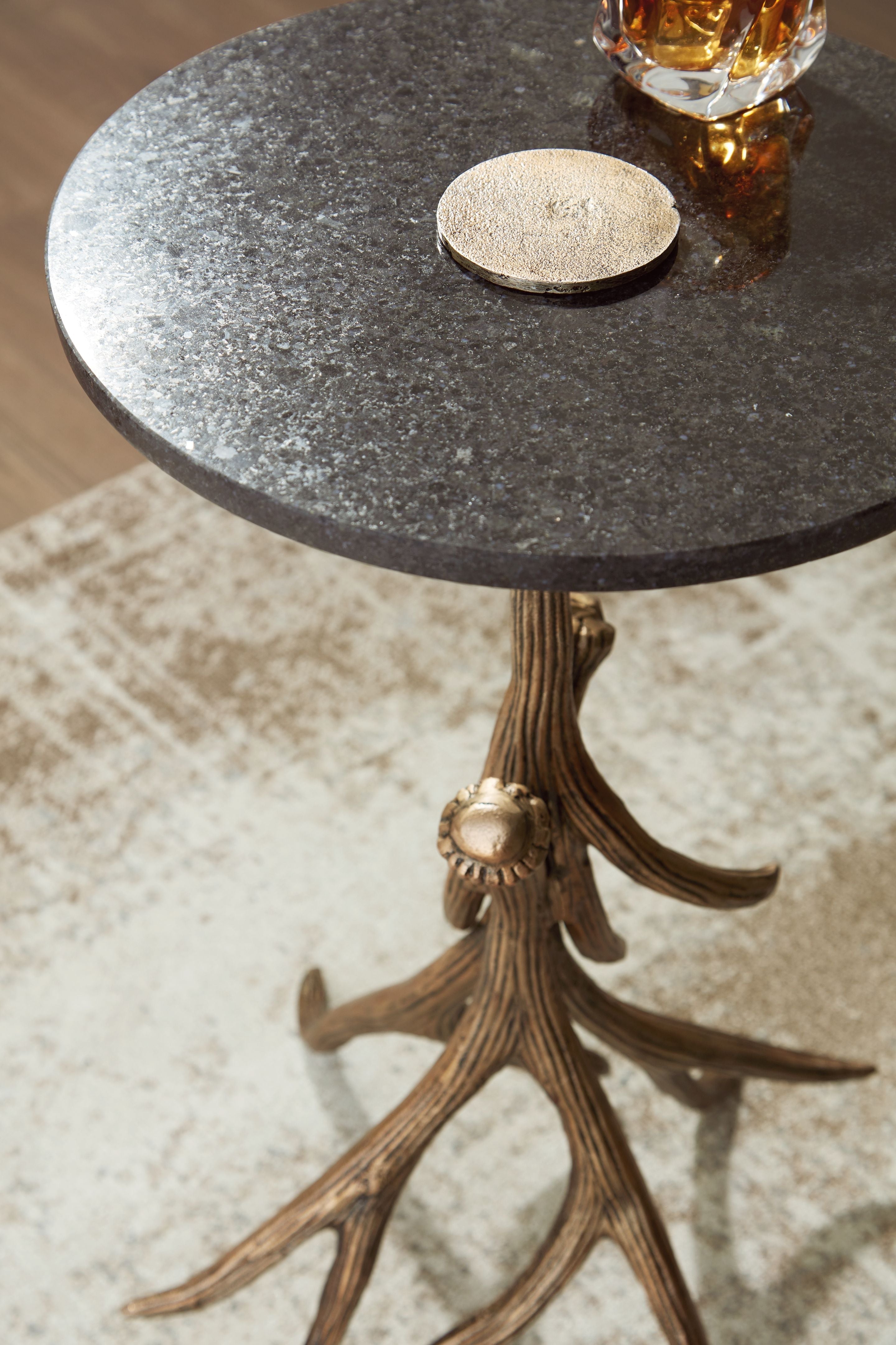 Lemkins - Table d'appoint finition noire/or antique