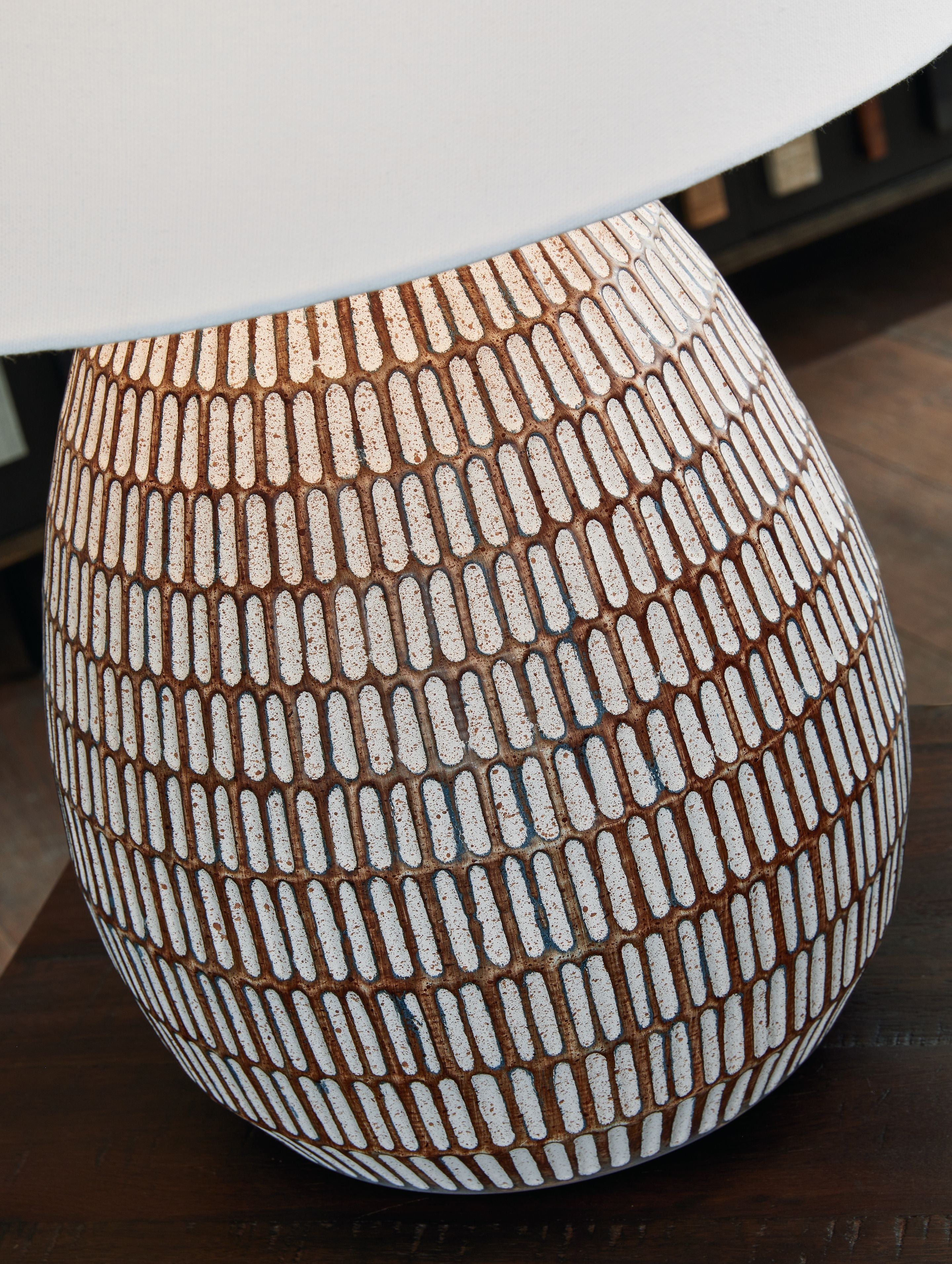 Darrich - Beige / Blanc - Lampe de table en métal