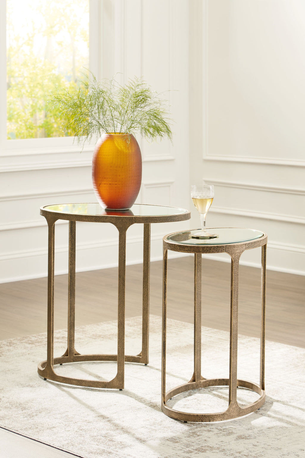 Irmaleigh - Noir antique - Ensemble de tables d'appoint (lot de 2)