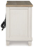 Shaybrock - Table de chevet à deux tiroirs - Blanc antique / Marron