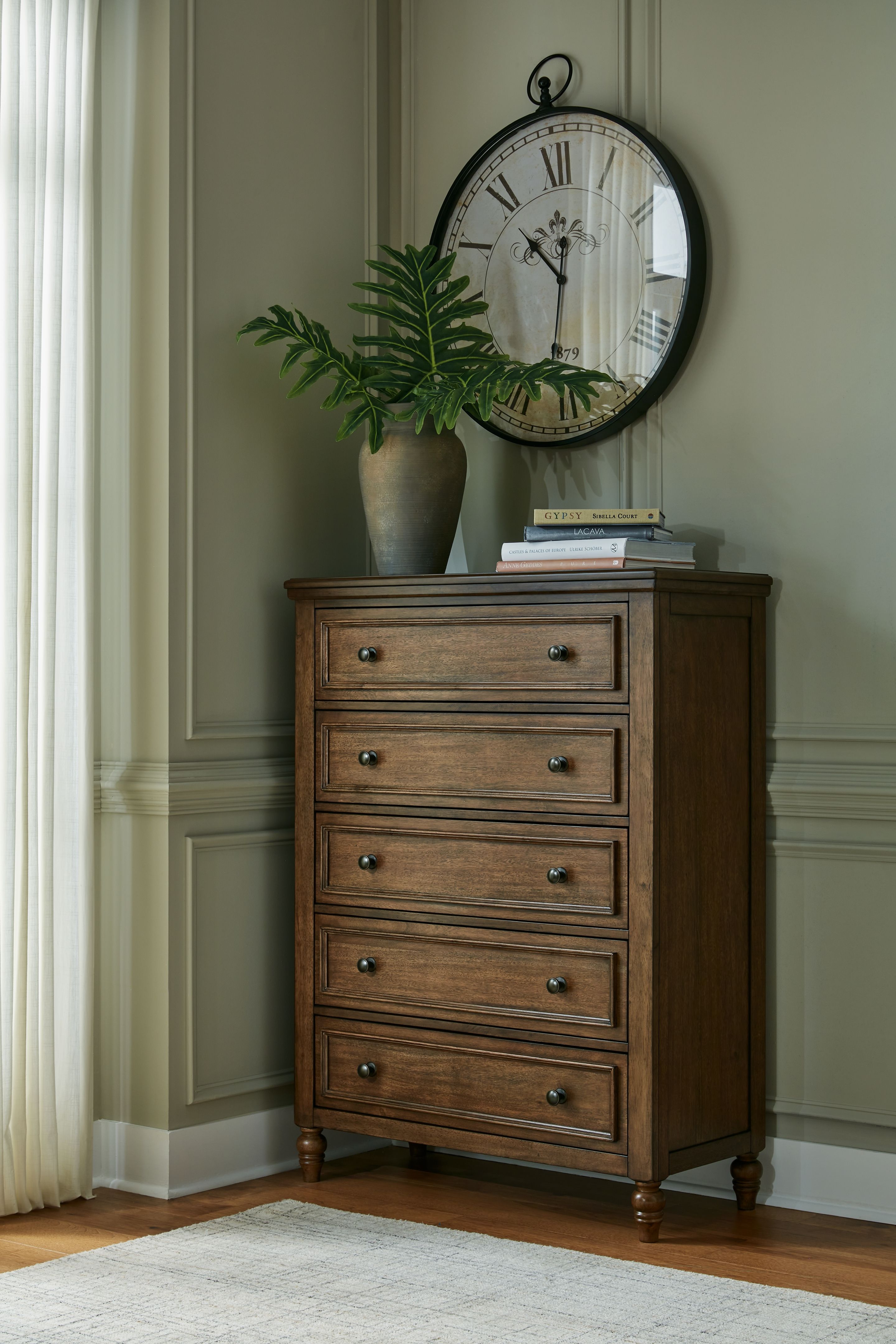 Sturlayne - Marron - Commode à cinq tiroirs