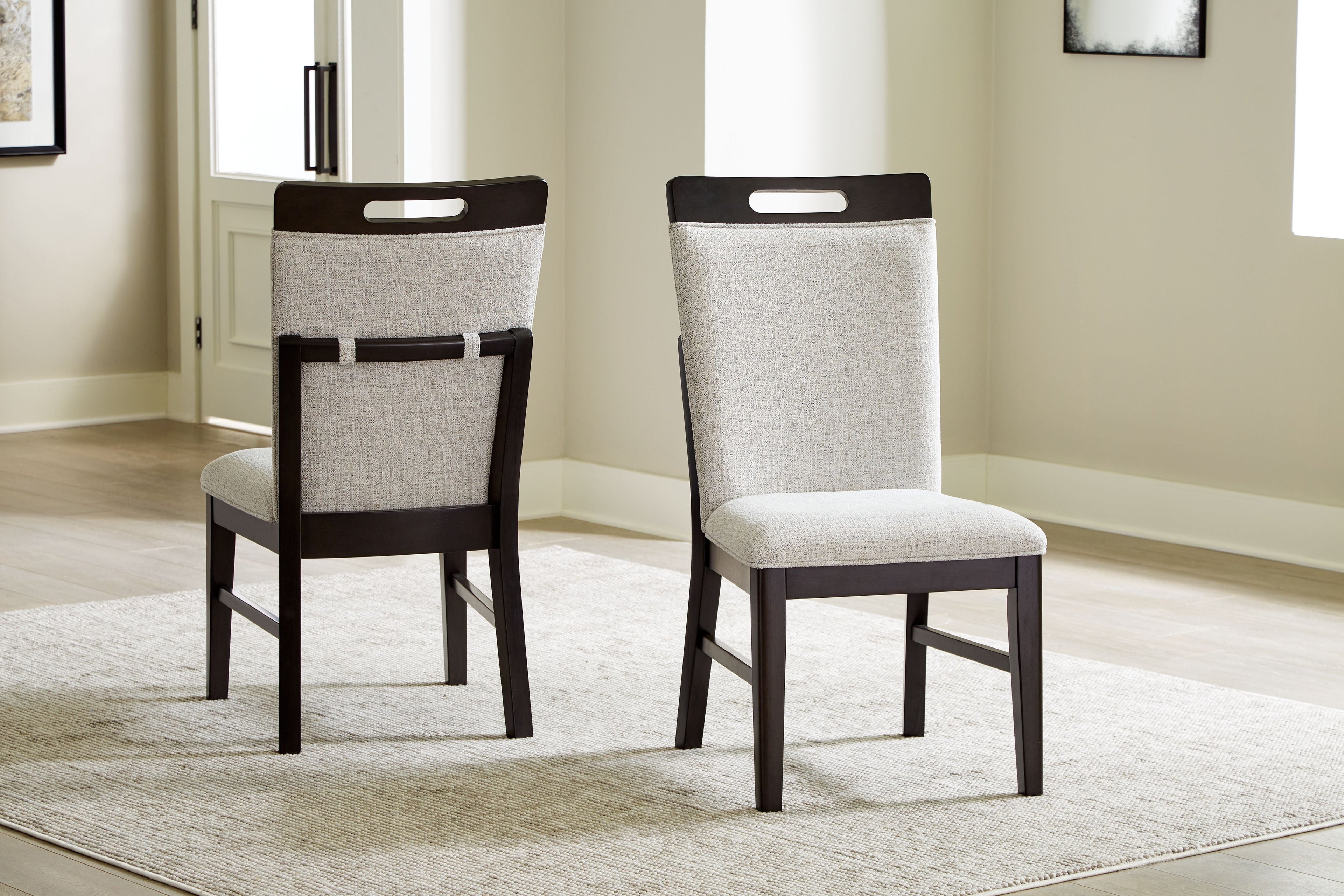 Neymorton - Chaise de salle à manger rembourrée gris clair/marron (lot de 2)