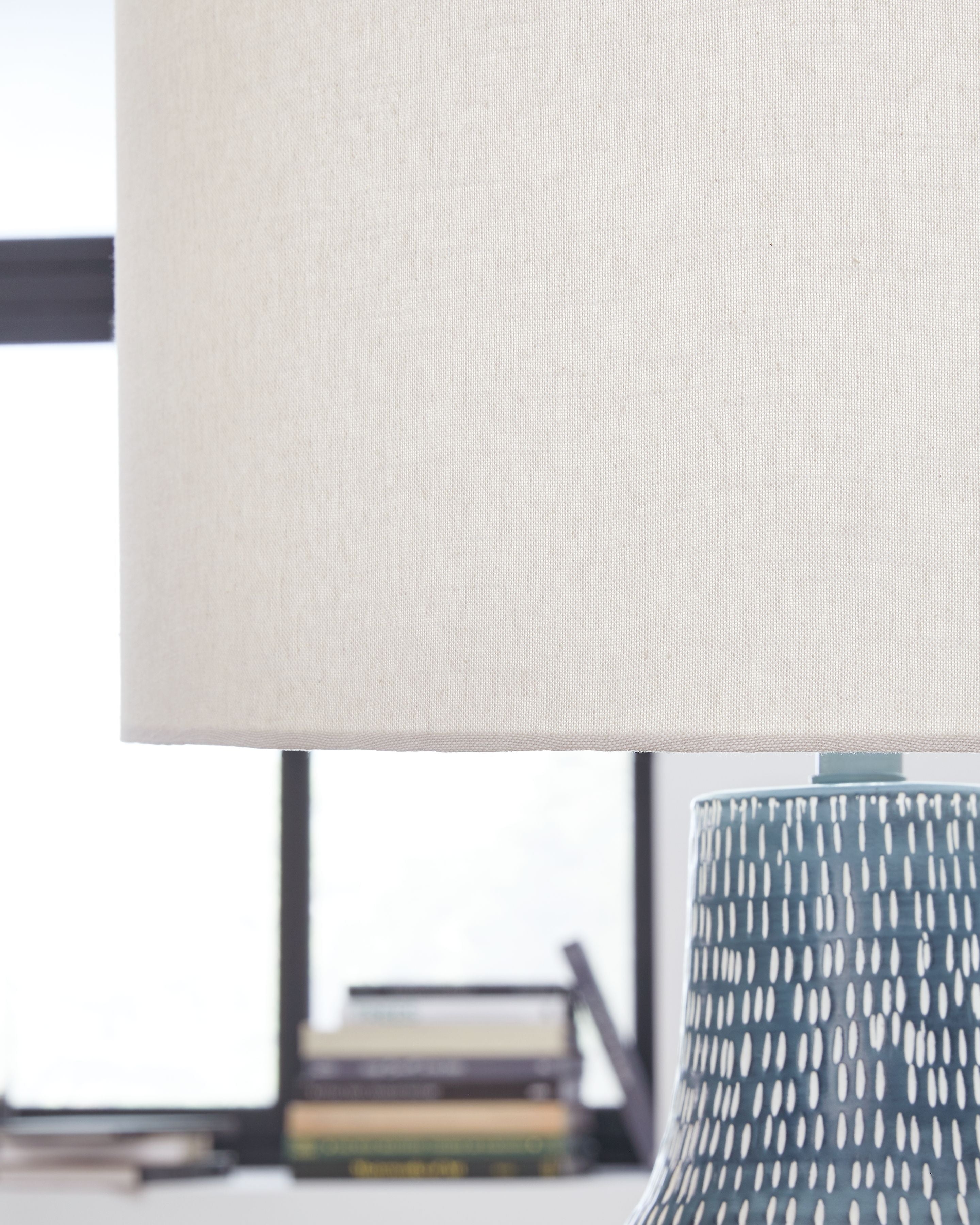 Schylarmont - Lampe de table en métal gris antique / blanc