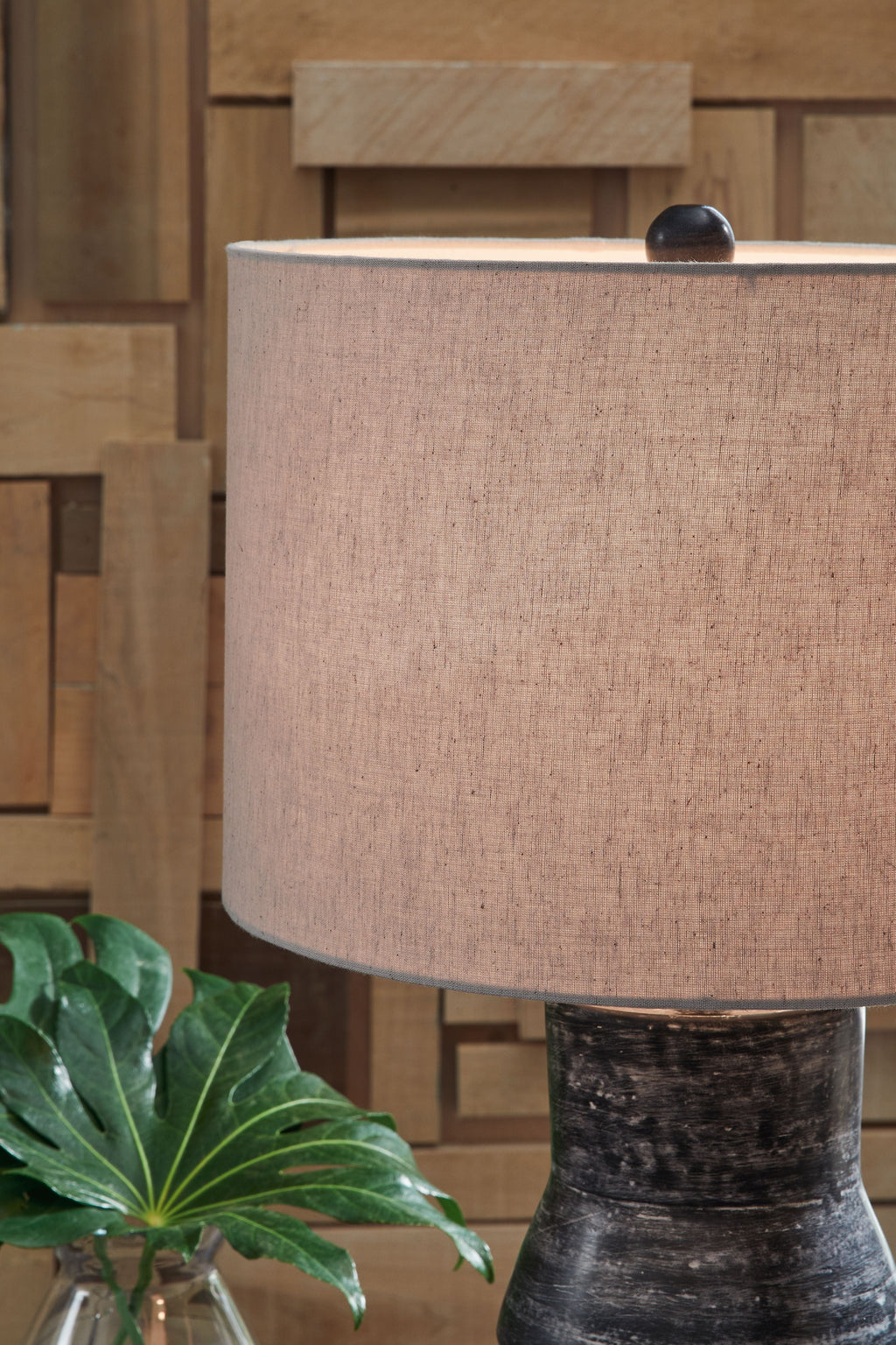 Kerbert - Lampe de table en terre cuite noire vieillie