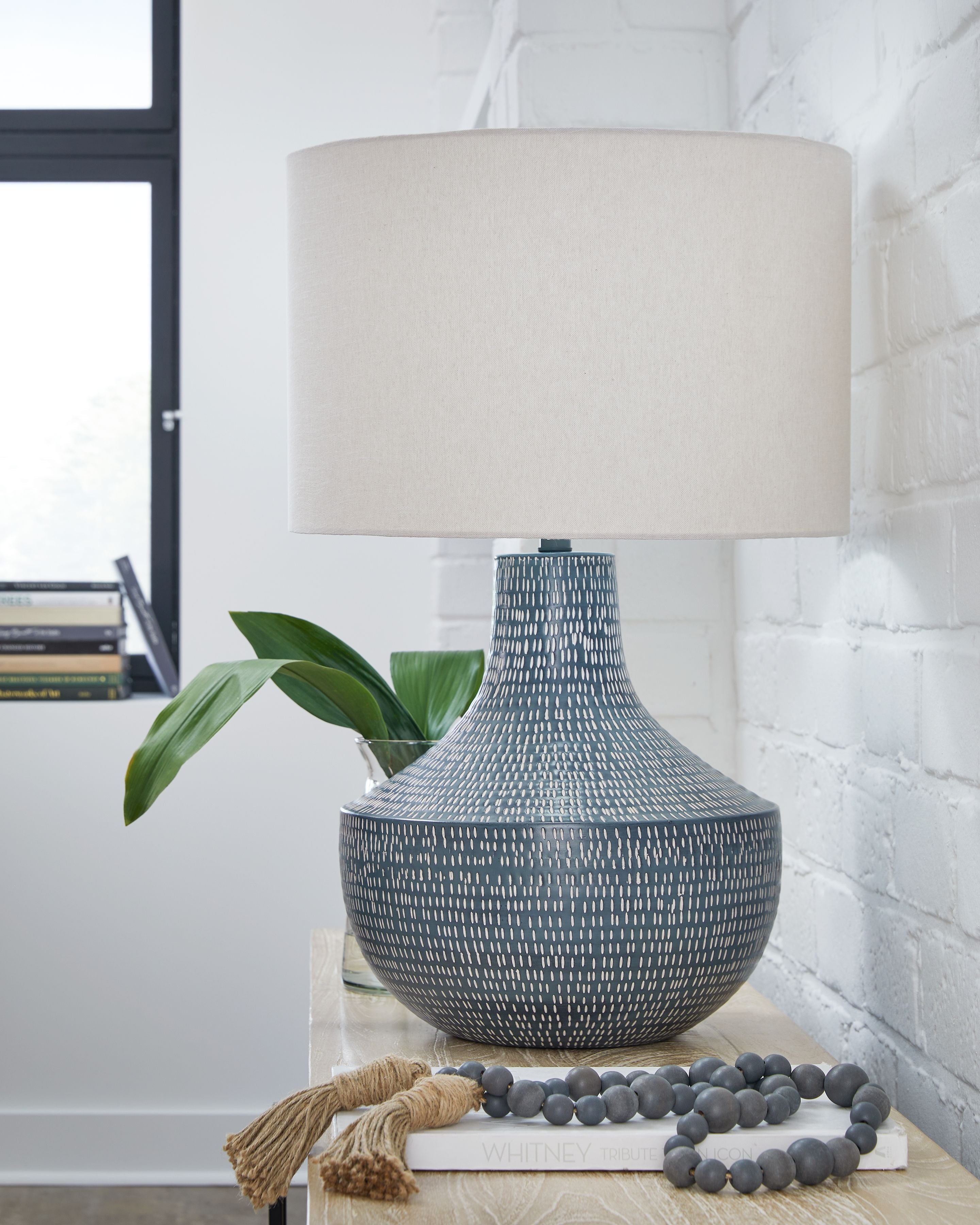 Schylarmont - Lampe de table en métal gris antique / blanc